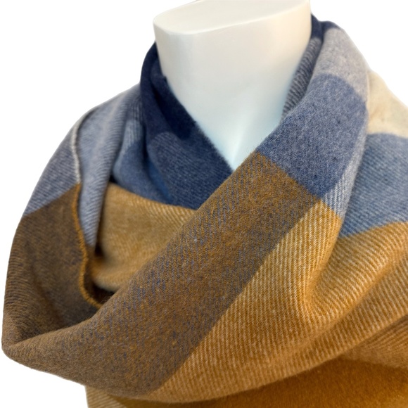 Linea Emmeti 🇮🇹 Fine Merino Wool Wrap – Made in Italy, Blue & Camel Plaid, NWT - Picture 5 of 9